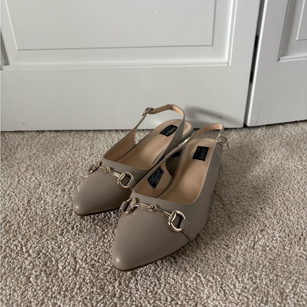 Jones NY Beige Slingback Flats